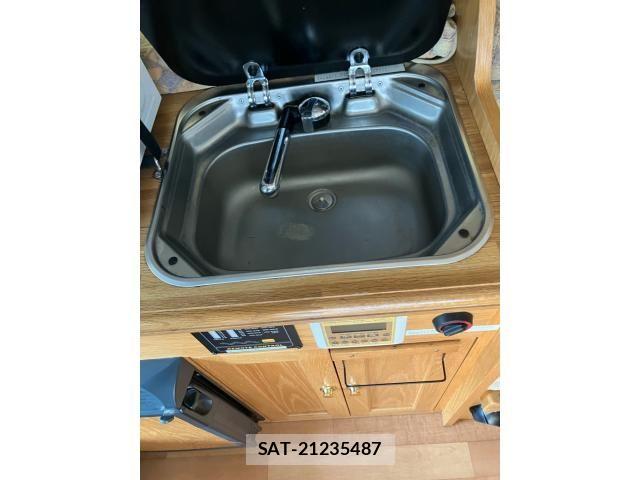 Toyota HIACE VAN 2013-06 8099504-17