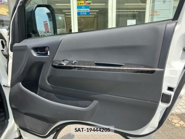 Toyota HIACE VAN 2021-03 8099494-16