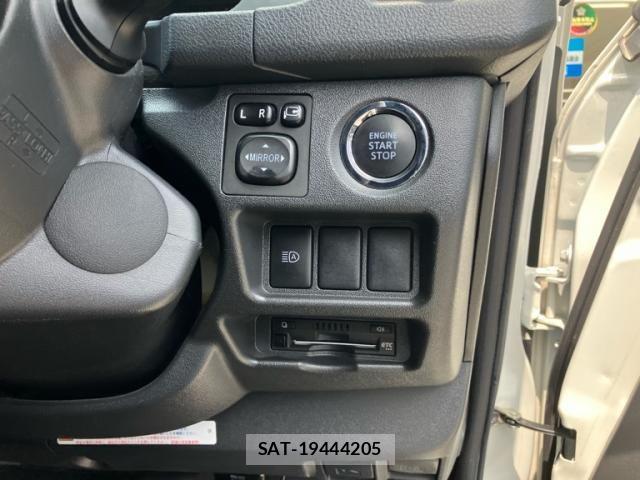 Toyota HIACE VAN 2021-03 8099494-17
