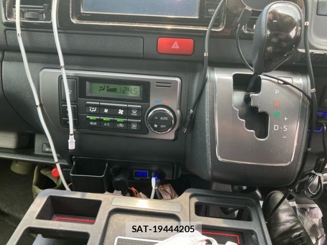 Toyota HIACE VAN 2021-03 8099494-21