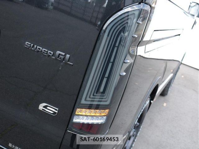 Toyota HIACE VAN 2026-01 8099467-10