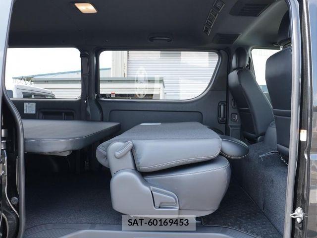 Toyota HIACE VAN 2026-01 8099467-12