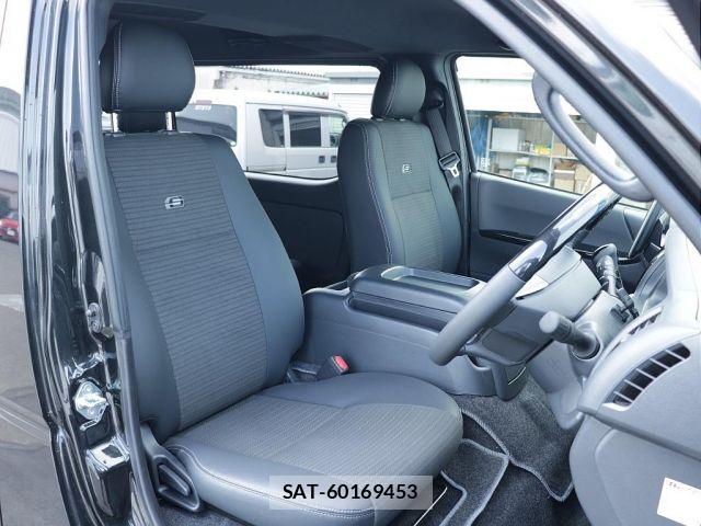 Toyota HIACE VAN 2026-01 8099467-3
