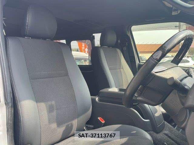 Toyota HIACE VAN 2024-04 8099479-12