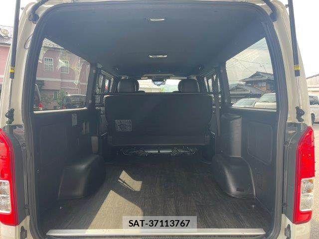 Toyota HIACE VAN 2024-04 8099479-14