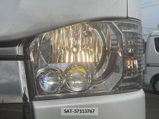 Toyota HIACE VAN 2024-04 8099479-17