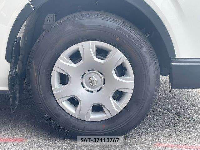 Toyota HIACE VAN 2024-04 8099479-19