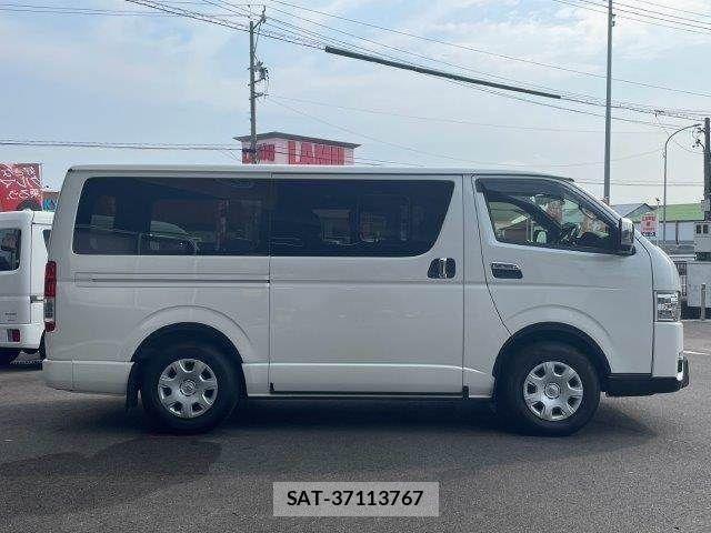 Toyota HIACE VAN 2024-04 8099479-22