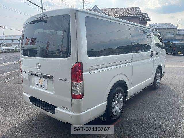 Toyota HIACE VAN 2024-04 8099479-23