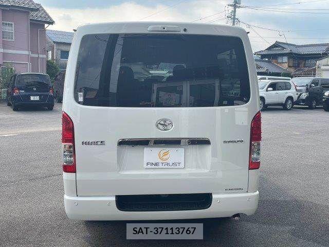 Toyota HIACE VAN 2024-04 8099479-24