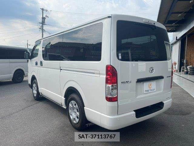 Toyota HIACE VAN 2024-04 8099479-25