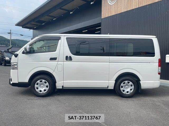 Toyota HIACE VAN 2024-04 8099479-26