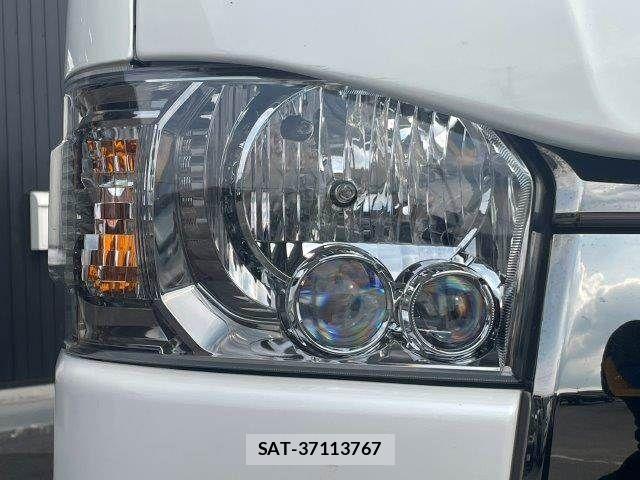 Toyota HIACE VAN 2024-04 8099479-28