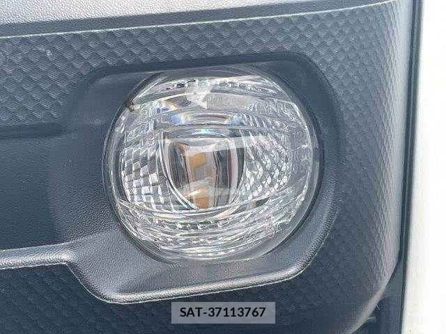 Toyota HIACE VAN 2024-04 8099479-29