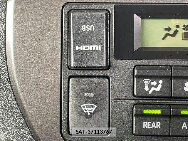 Toyota HIACE VAN 2024-04 8099479-6