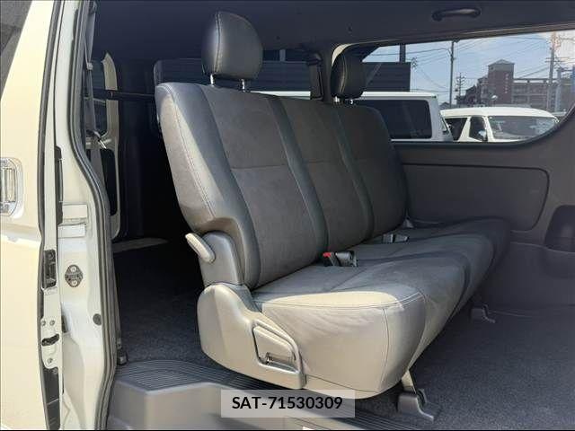 Toyota HIACE VAN 2022-03 8099496-9