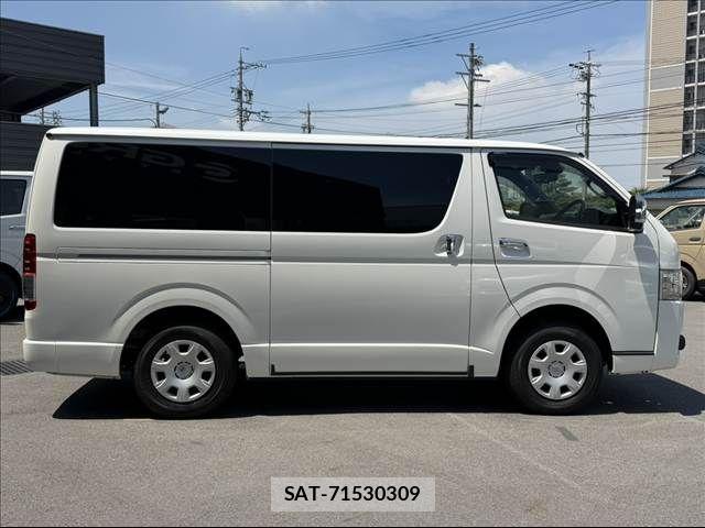 Toyota HIACE VAN 2022-03 8099496-12