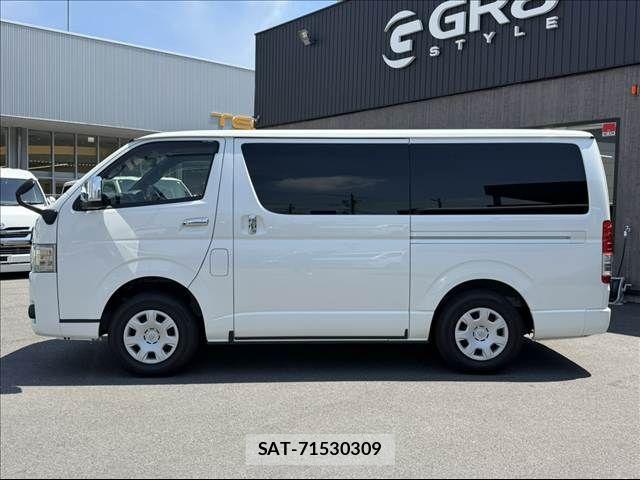 Toyota HIACE VAN 2022-03 8099496-13
