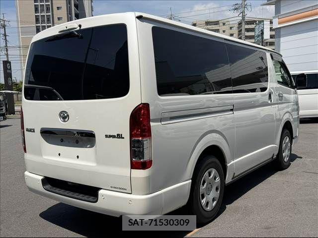 Toyota HIACE VAN 2022-03 8099496-14