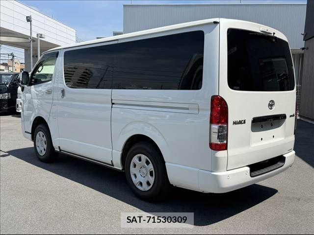 Toyota HIACE VAN 2022-03 8099496-15