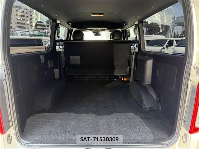 Toyota HIACE VAN 2022-03 8099496-19
