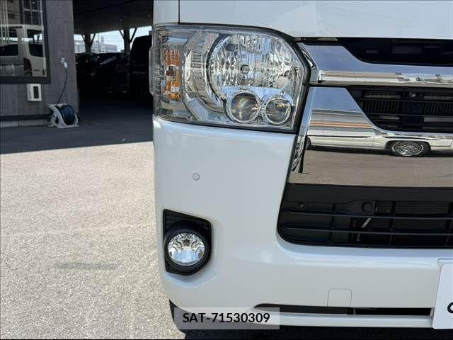 Toyota HIACE VAN 2022-03 8099496-4