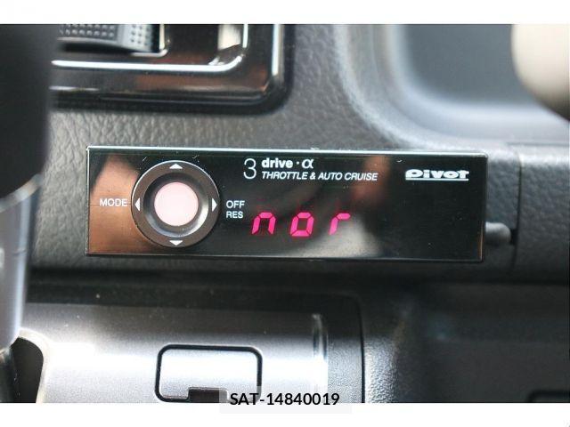 Toyota HIACE VAN 2025-01 8130430-9