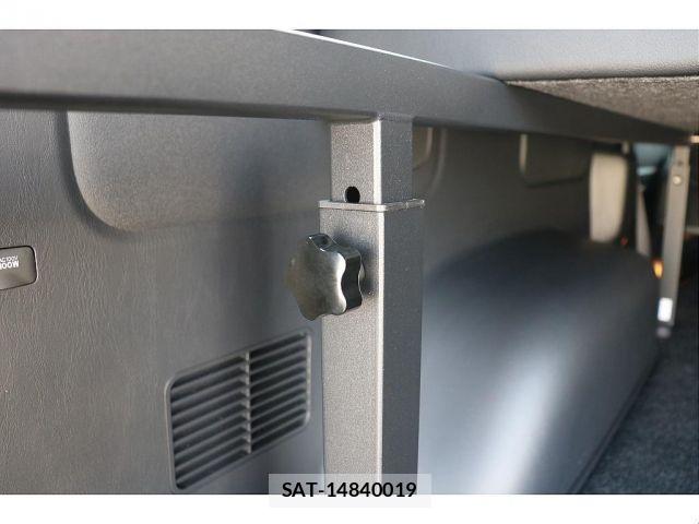 Toyota HIACE VAN 2025-01 8130430-17