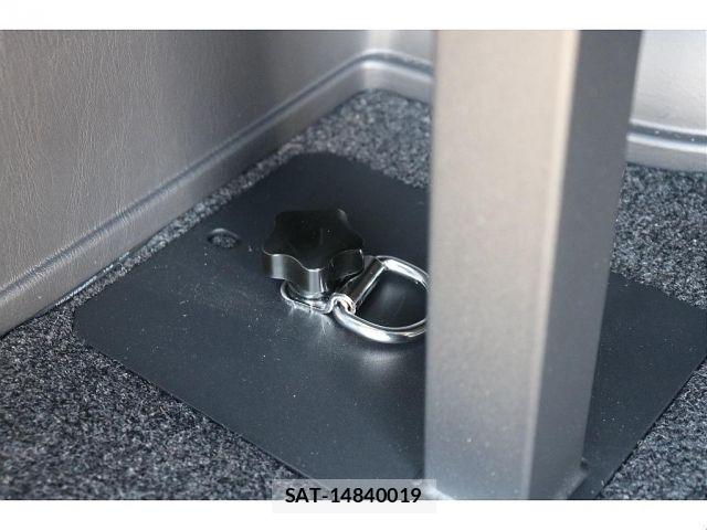 Toyota HIACE VAN 2025-01 8130430-18
