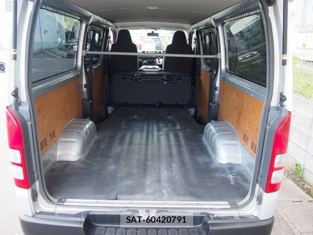 Toyota HIACE VAN 2017-05 8130445-9