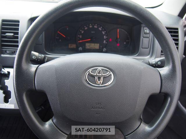 Toyota HIACE VAN 2017-05 8130445-12
