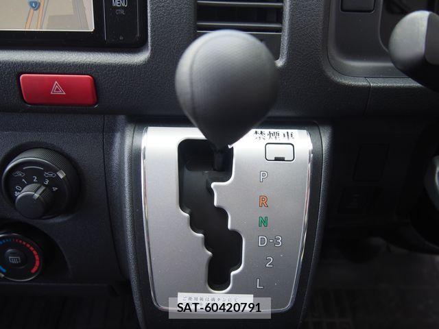 Toyota HIACE VAN 2017-05 8130445-13