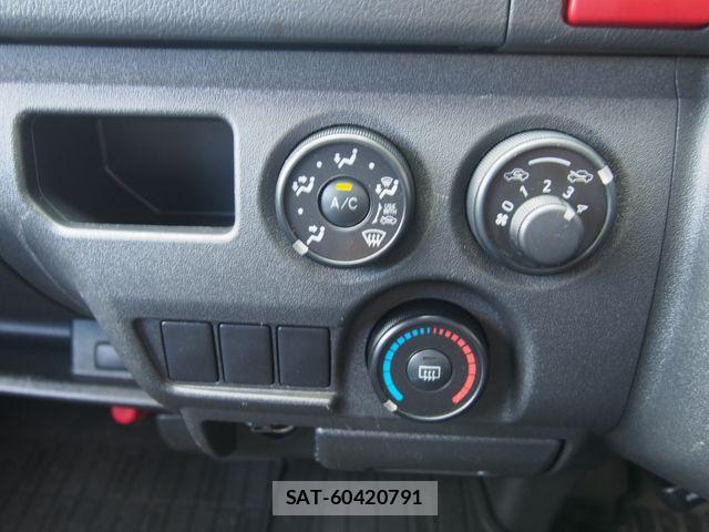Toyota HIACE VAN 2017-05 8130445-14