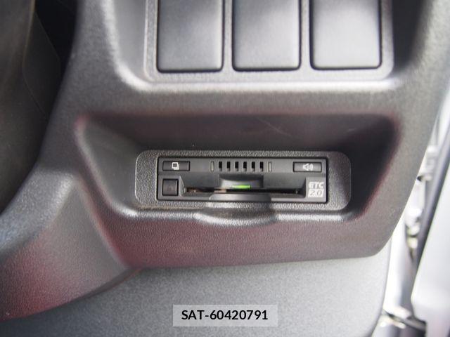 Toyota HIACE VAN 2017-05 8130445-15