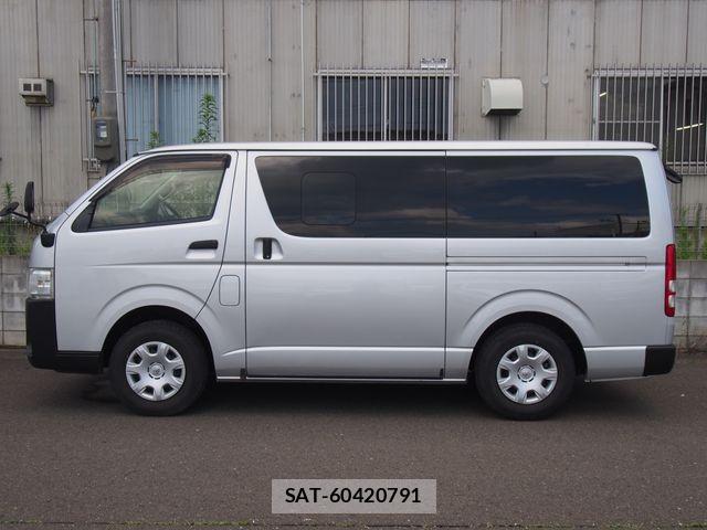 Toyota HIACE VAN 2017-05 8130445-18