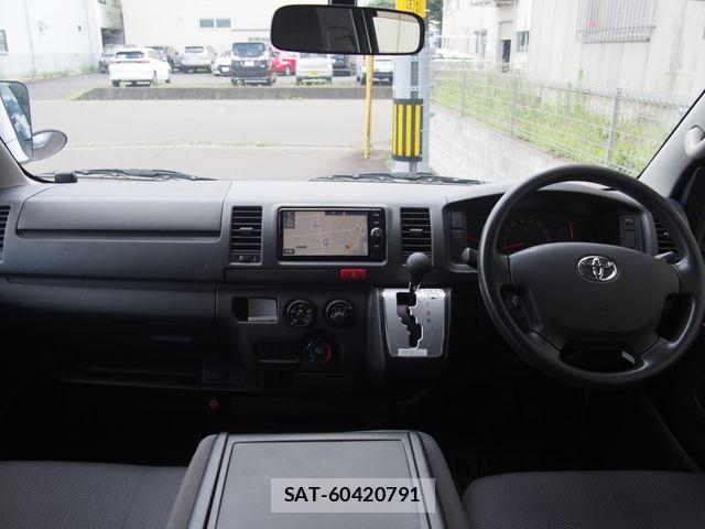 Toyota HIACE VAN 2017-05 8130445-1