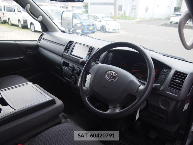 Toyota HIACE VAN 2017-05 8130445-3