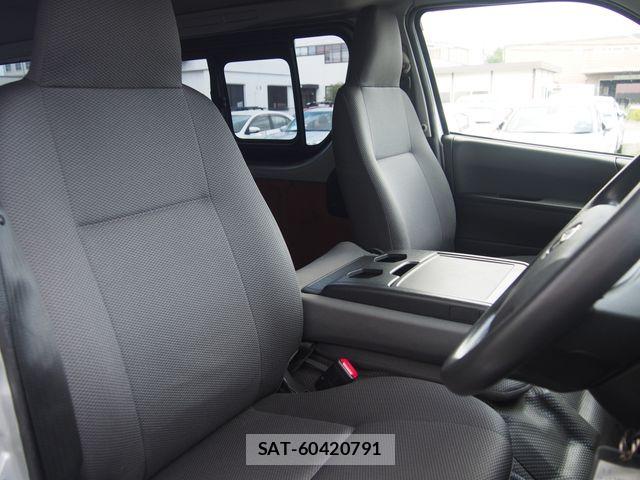 Toyota HIACE VAN 2017-05 8130445-4