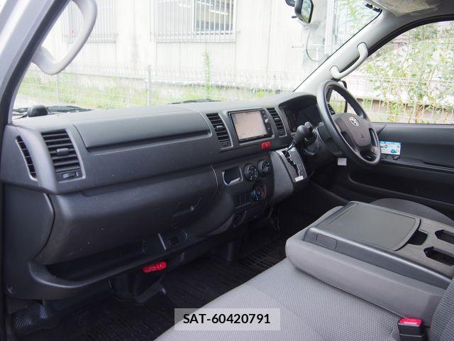 Toyota HIACE VAN 2017-05 8130445-5