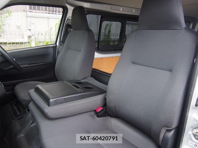 Toyota HIACE VAN 2017-05 8130445-6