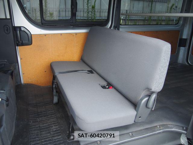 Toyota HIACE VAN 2017-05 8130445-7