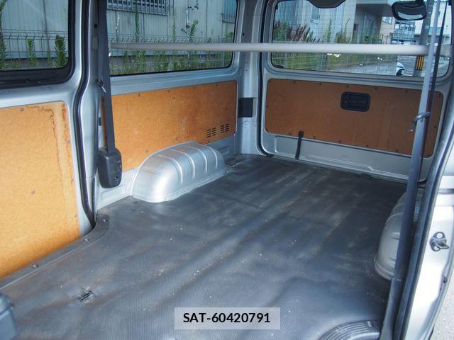 Toyota HIACE VAN 2017-05 8130445-8