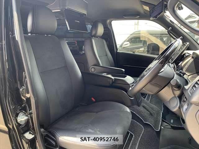 Toyota HIACE VAN 2022-01 8130444-10