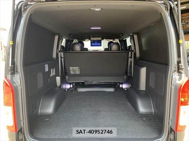 Toyota HIACE VAN 2022-01 8130444-12