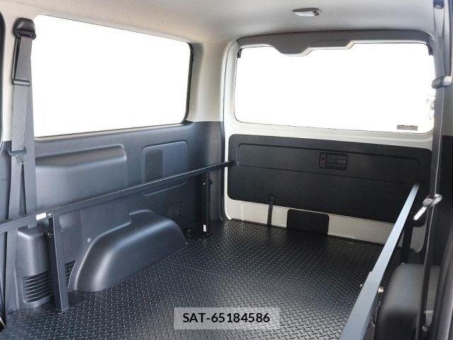 Toyota HIACE VAN 2024-01 8130436-9
