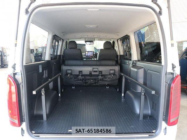 Toyota HIACE VAN 2024-01 8130436-12