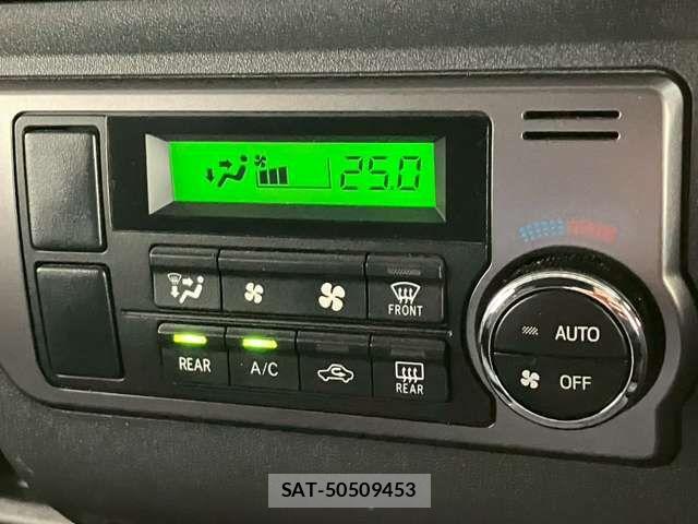 Toyota HIACE VAN 2022-11 8130443-9