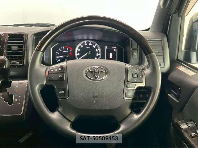 Toyota HIACE VAN 2022-11 8130443-12