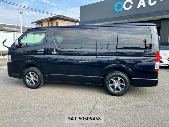 Toyota HIACE VAN 2022-11 8130443-16