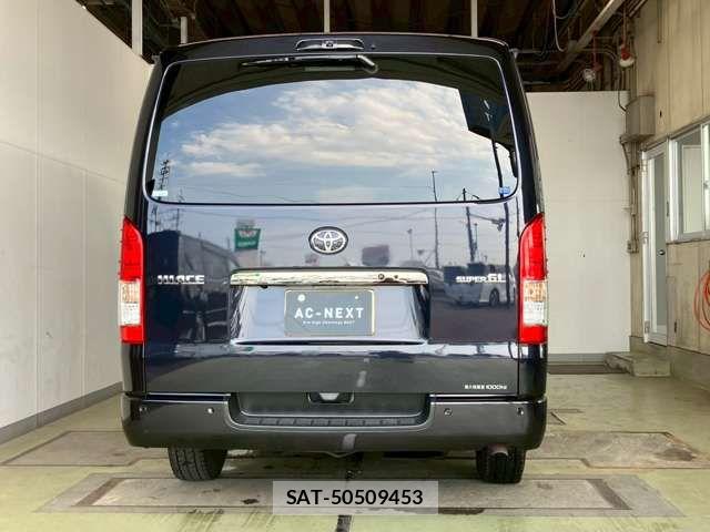 Toyota HIACE VAN 2022-11 8130443-17